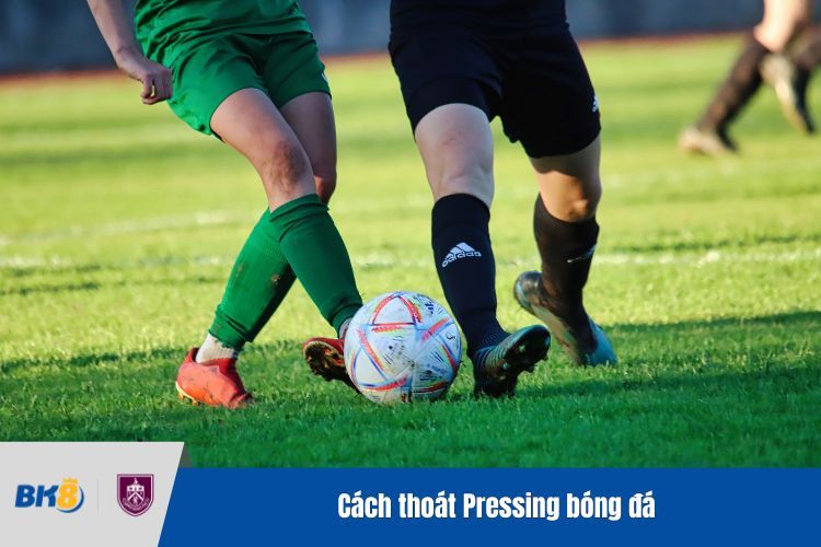 Cách thoát Pressing bóng đá